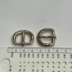 Khóa kim dập chữ C bầu 1.8cm (lọt lòng)