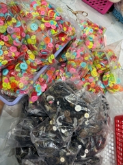 Set 150gram nút nhựa tròn mix màu và size ngẫu nhiên (khoảng 300 nút)