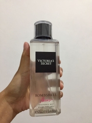 Xịt Thơm Cơ Thể Body Mist Victoria's Secret - Bombshell Paris 250ml (Chai Vuông)