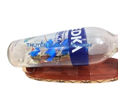Mô Hình Thuyền Gỗ Trong Chai Rượu SVEDKA VODKA - U1