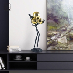 TƯỢNG DÉCOR NGƯỜI ÔM BÓNG