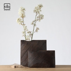 BÌNH GIẢ GỖ GRAPHIC 01