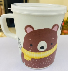 Cốc uống nước có tay cầm chất liệu sợi tre Bamboo an toàn D7064-G- họa tiết gấu nâu quàng khăn