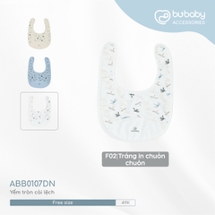 BU - Yếm tròn cài lệch - Trắng in CC - Free size - SS24.T8B