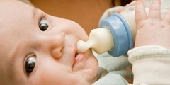 Nhận biết tình trạng trẻ bị dị ứng sữa