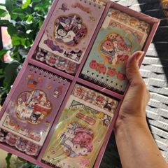 sổ lò xo xq 7703 -7.6*10.6cm phân trang kiểu lốc 24 , lật lên