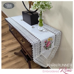 Khăn trải tủ, kệ thêu Hoa Hồng Rosie, điểm xuyết hoa cỏ vàng