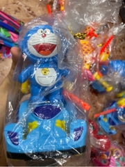 Lồng đèn doraemon chạy xe