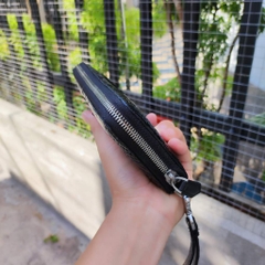 Ví cầm tay gai lưng cá sấu 1 khóa màu đen!