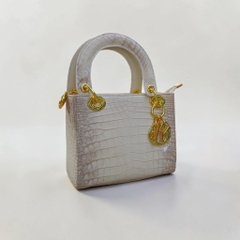Túi nữ da cá sấu Bạch tạng phiên bản Thương hiệu. Size vừa 25cm.