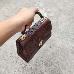 Túi xách cá sấu Nữ có dây đeo. Thiết kế hình thang siêu dễ thương!