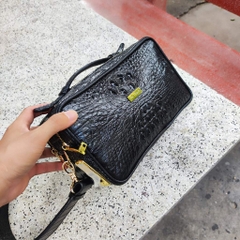 Clutch xách tay nhỏ gọn có dây đeo. Khóa VÂN TAY và miễn phí KHẮC TÊN chính chủ!