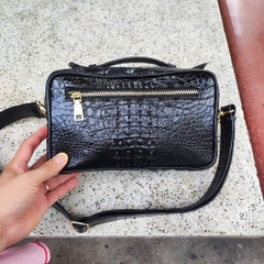 Clutch xách tay nhỏ gọn có dây đeo. Khóa VÂN TAY và miễn phí KHẮC TÊN chính chủ!