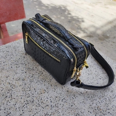 Clutch xách tay nhỏ gọn có dây đeo. Khóa VÂN TAY và miễn phí KHẮC TÊN chính chủ!
