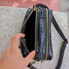 Clutch xách tay nhỏ gọn có dây đeo. Khóa VÂN TAY và miễn phí KHẮC TÊN chính chủ!