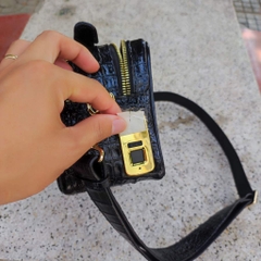 Clutch xách tay nhỏ gọn có dây đeo. Khóa VÂN TAY và miễn phí KHẮC TÊN chính chủ!