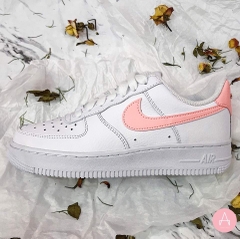 [AH0287-102] W NIKE AIR FORCE 1 WHITE SWOOSH PINK