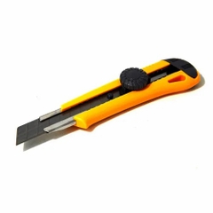 Dao rọc giấy 18mm có chỗ giữ lưỡi Kds L-19