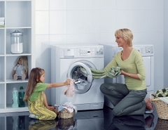 Cách giặt và bảo quản quần áo cho trẻ em