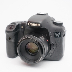 Combo Canon 7D+ Canon 50mm f1.8 ii xóa phông giá rẻ, phù hợp người mới.