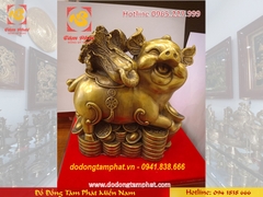 Tượng heo phú quý bên bắp cải bằng đồng vàng hun xanh