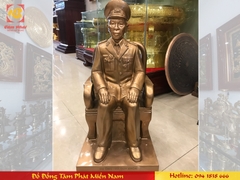 Tượng truyền thần cụ ông, cụ bà bằng đồng chân thực, tinh xảo