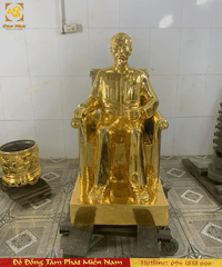 Tượng Bác Hồ ngồi ghế mây dát vàng 9999 làm theo yêu cầu