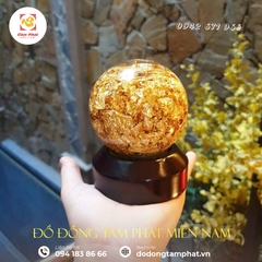 Quả cầu pha lê lá vàng phong thủy