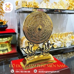 Quà tặng để bàn - Mặt trống đồng đế sen mạ vàng 24k