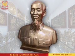Tượng Bác Hồ bằng đồng đỏ hun xuống màu