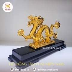 Tượng rồng cầm ngọc bằng đồng mạ vàng