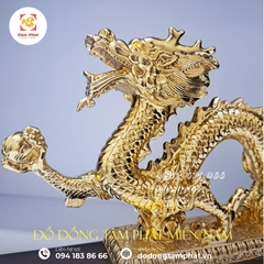 Tượng rồng cầm ngọc bằng đồng mạ vàng