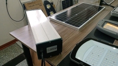 Đèn đường LED năng lượng mặt trời công suất 100W Battery 80AH Panel 100 * 2 tấm