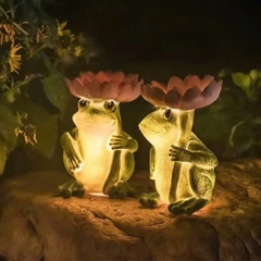 Đèn LED Mô Phỏng Con Ếch Frog Cầm Hoa Sen Phát sáng 3D Frog Fiberglass Light làm từ sợi thủy tinh nhựa Zalaa dành cho Dự án Vườn Ánh Sáng