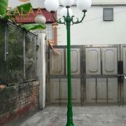 Cột đèn chiếu sáng cảnh quang công viên, biệt thự sân vườn cao 3.5m đế nhôm tay chùm hoa lá 4 bóng led 20w, mã số ZCV-3301 Zalaa