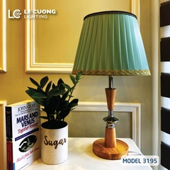 Đèn bàn chao vải xanh 3195