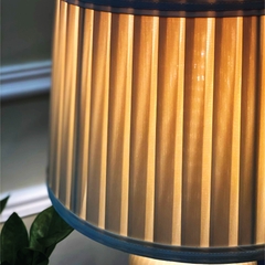 Đèn bàn thân sứ trắng 6203