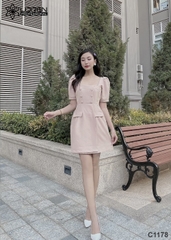 Đầm cổ vuông nút bọc hồng C1178