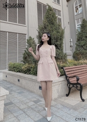 Đầm cổ vuông nút bọc hồng C1178