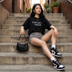 Áo thun nữ LOREN chữ in đen A2751