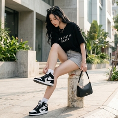 Áo thun nữ LOREN chữ in đen A2751