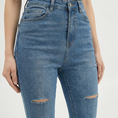 Quần jean skinny LOREN lửng rách xanh B5526