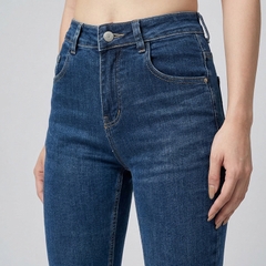 Quần jean nữ LOREN ống bas B5989