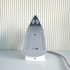 Bàn là hơi nước Braun IS1512BL