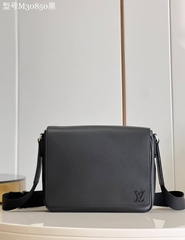 LOUIV District Messenger Bag