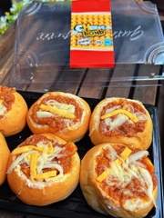BÁNH MÌ PHOMAI BOMB /vị xúc xích cà chua - set 6 cái