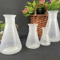 Bình Tam giác nhựa 250ml không nắp