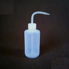 Bình tia nhựa 250ml màu trắng