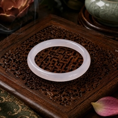 Vòng Đá Chalcedony Trắng Bản Đũa 8mm - VDQ002