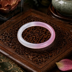 Vòng Đá Chalcedony Hồng Pha Trắng Bản Đũa 8mm - VDQ004